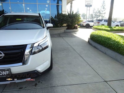 2024 Nissan Pathfinder SL