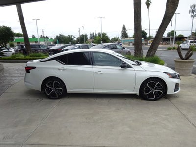 2023 Nissan Altima SR FWD