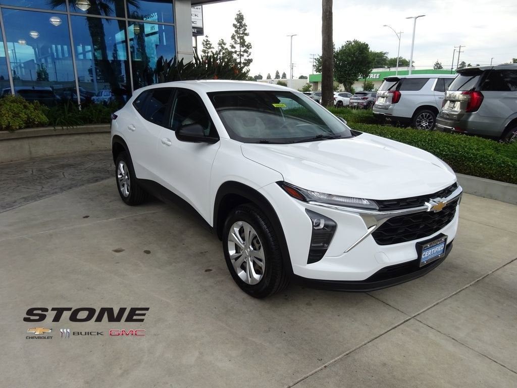 2024 Chevrolet Trax LS's photo