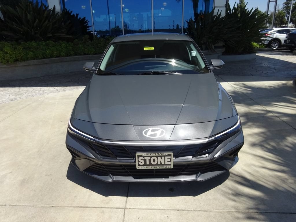 2025 Hyundai Elantra SE