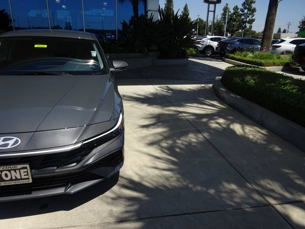 2025 Hyundai Elantra SE