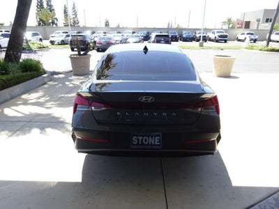 2025 Hyundai Elantra SE