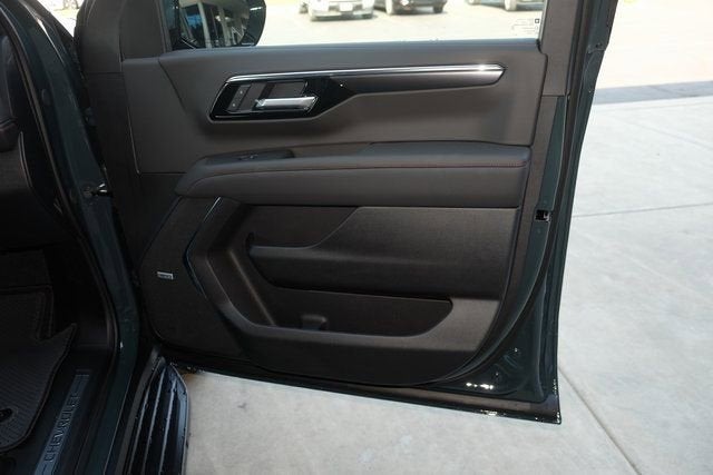 2025 Chevrolet Suburban RST