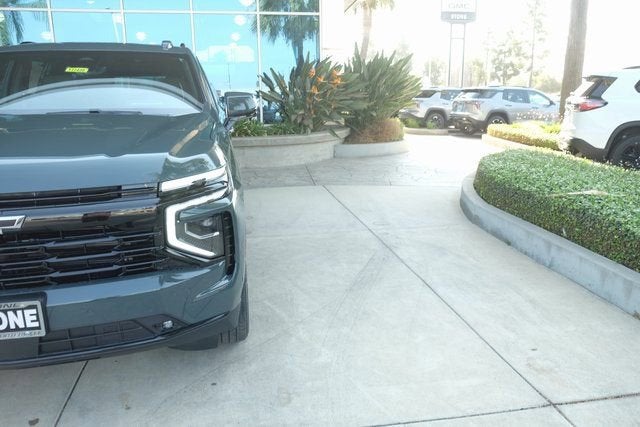 2025 Chevrolet Suburban RST